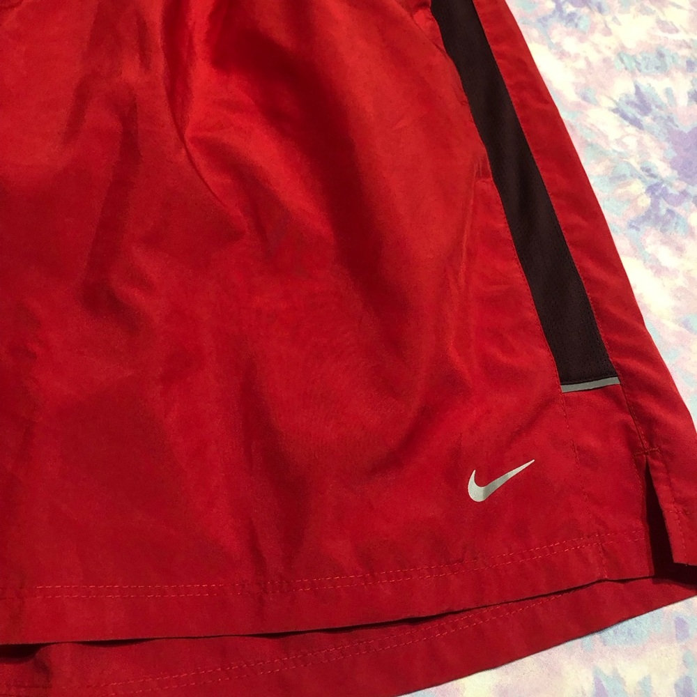 Nike - Picture 3 of 5